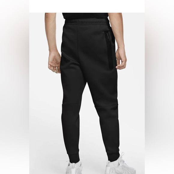 2
Nike Sportswear Tech Fleece Jogger Pants CU4495 010 Black/Black XXL - Picture 1 of 5